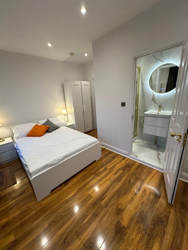 Room Cahir Street in Greater London