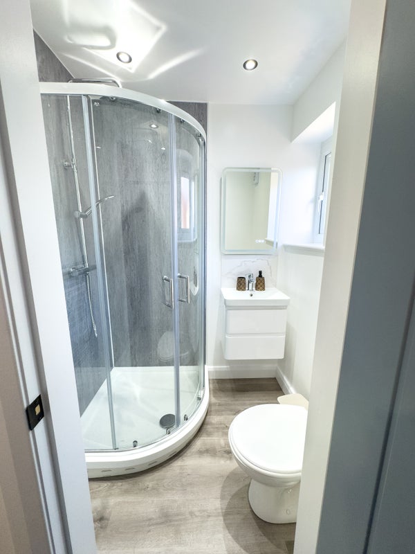 Room Derwent Street in Tameside