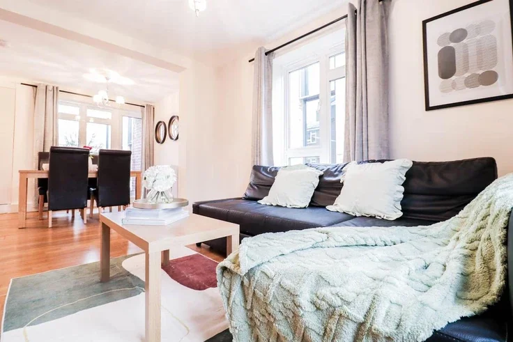 Flat John's Mews in Greater London