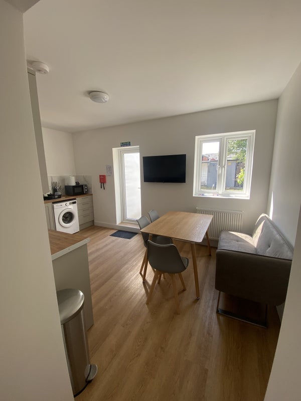 Room Burlington Road in Greater London