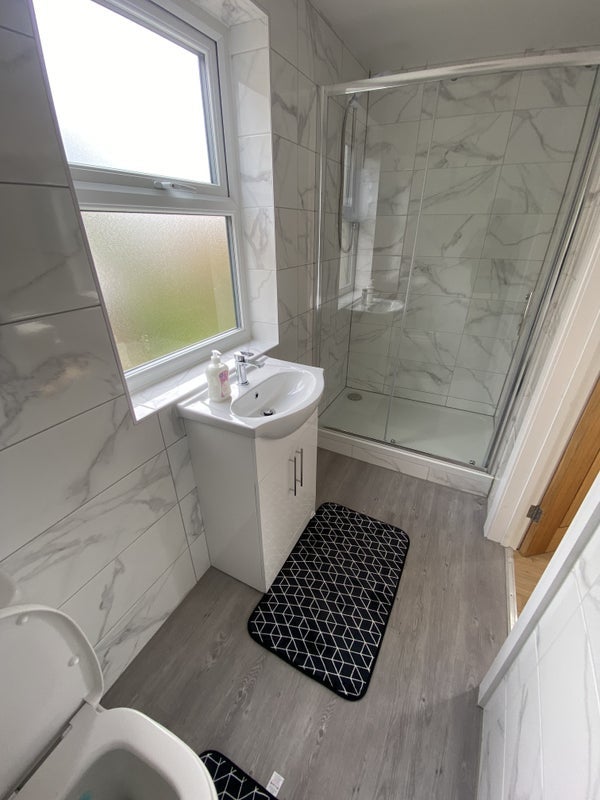 Room Burlington Road in Greater London