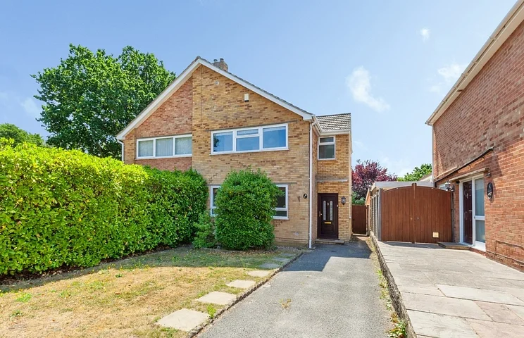 Flat Prince Andrew Way in Winkfield
