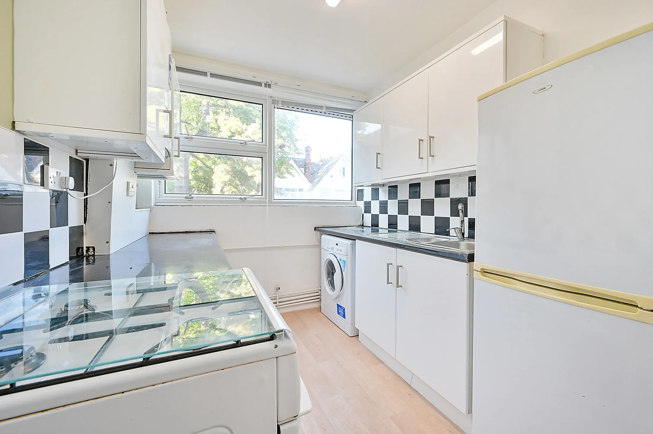Flat Broom Road in Greater London