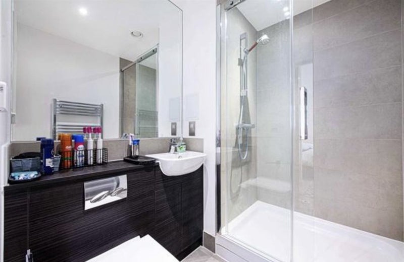Flat Danson Mews in Greater London