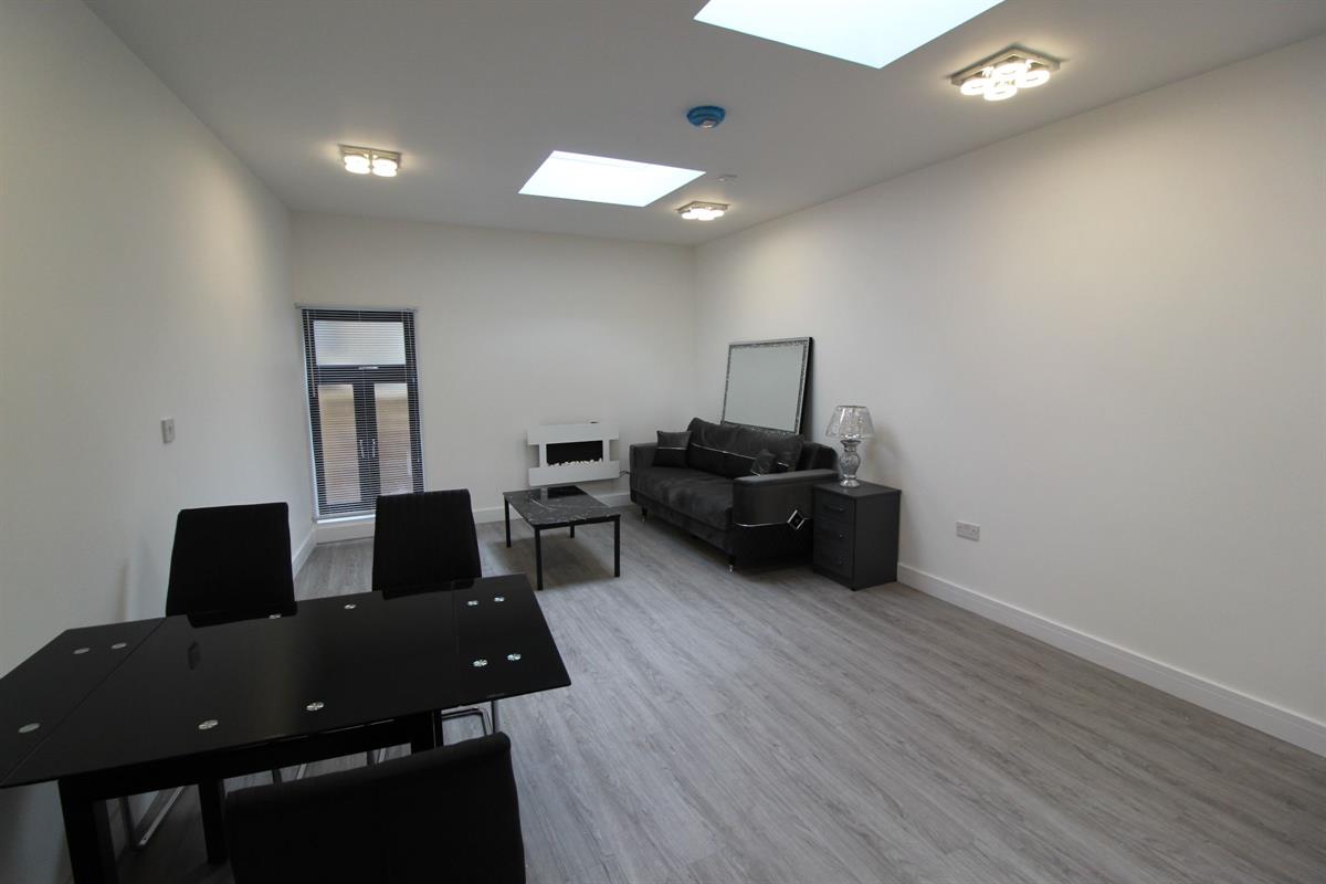 Flat Westwell Road in London