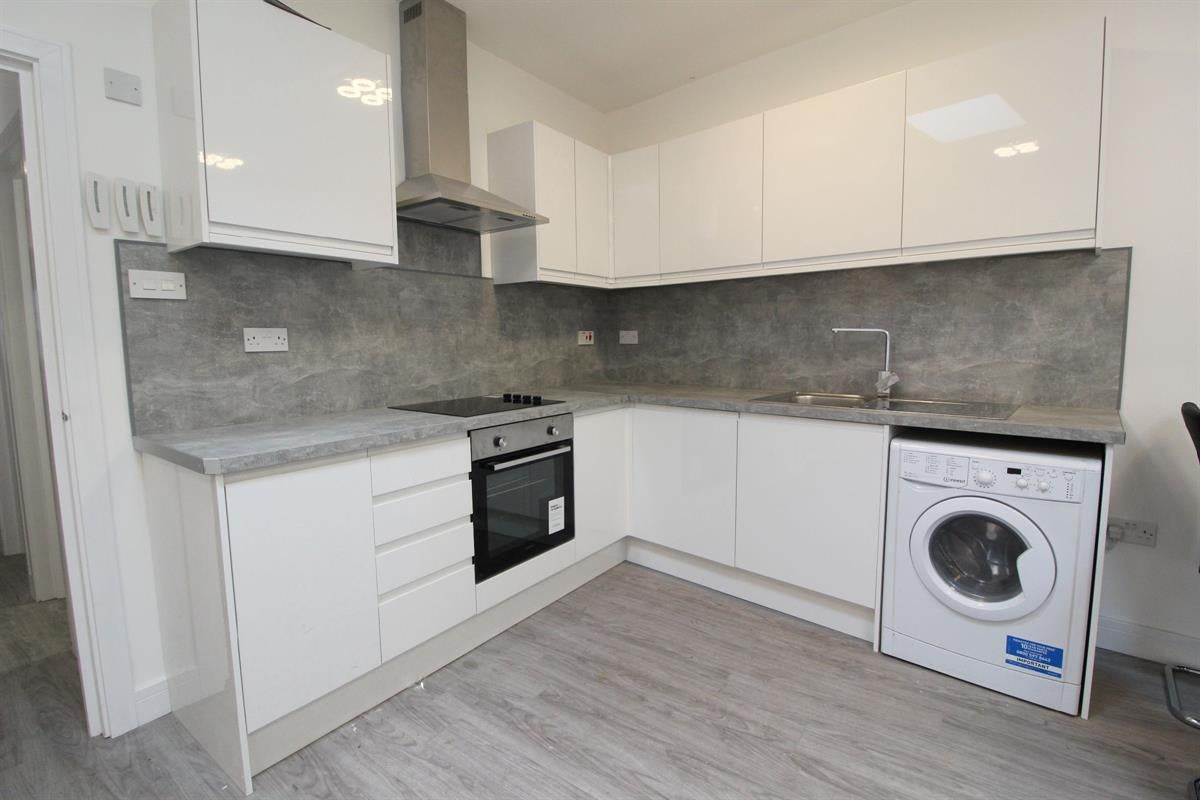 Flat Westwell Road in London