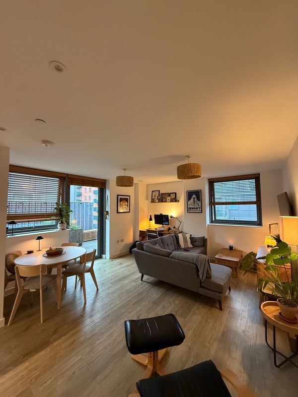 Room Brunner Road in Greater London