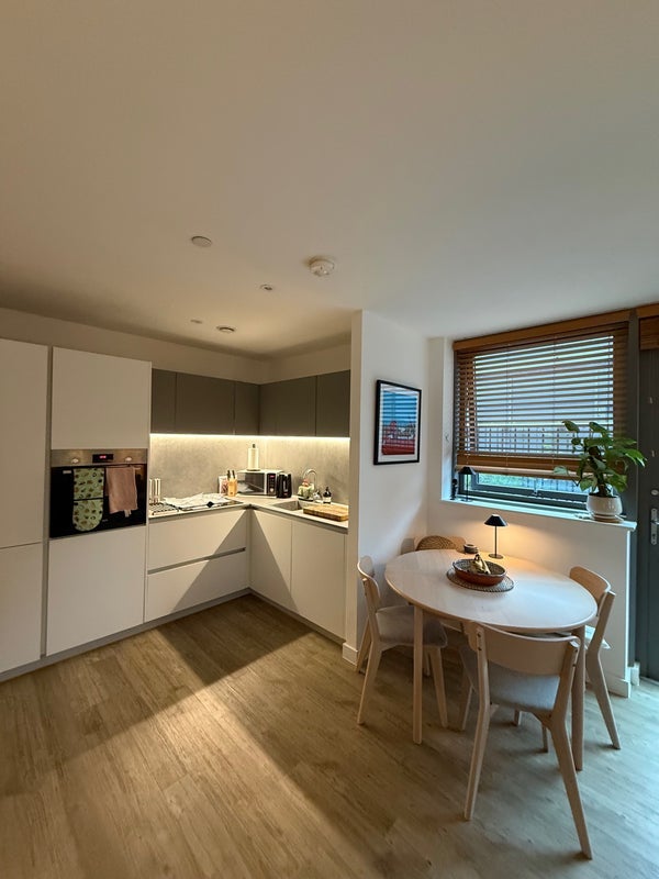 Room Brunner Road in Greater London