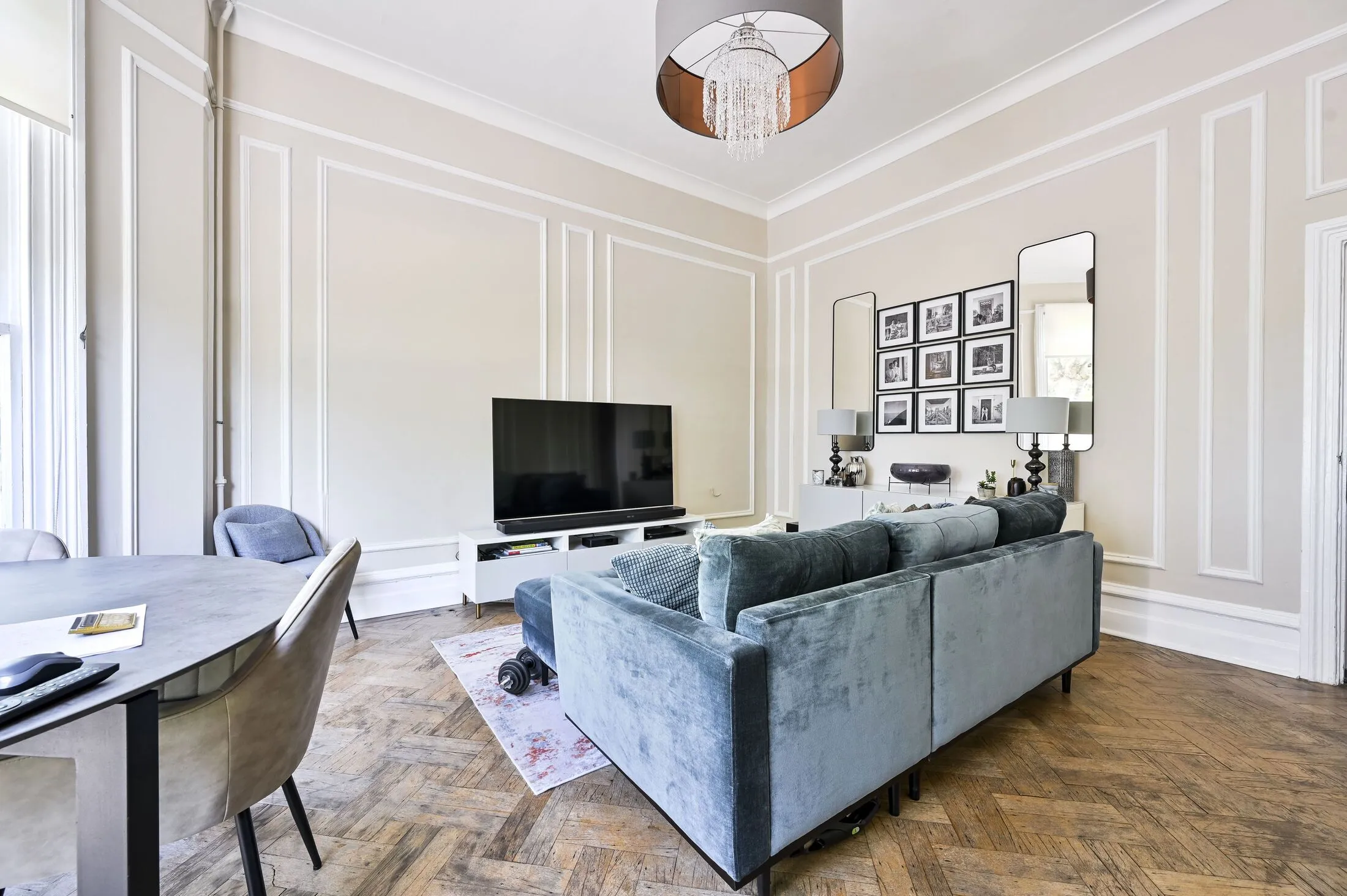 Flat Mapesbury Road in Greater London