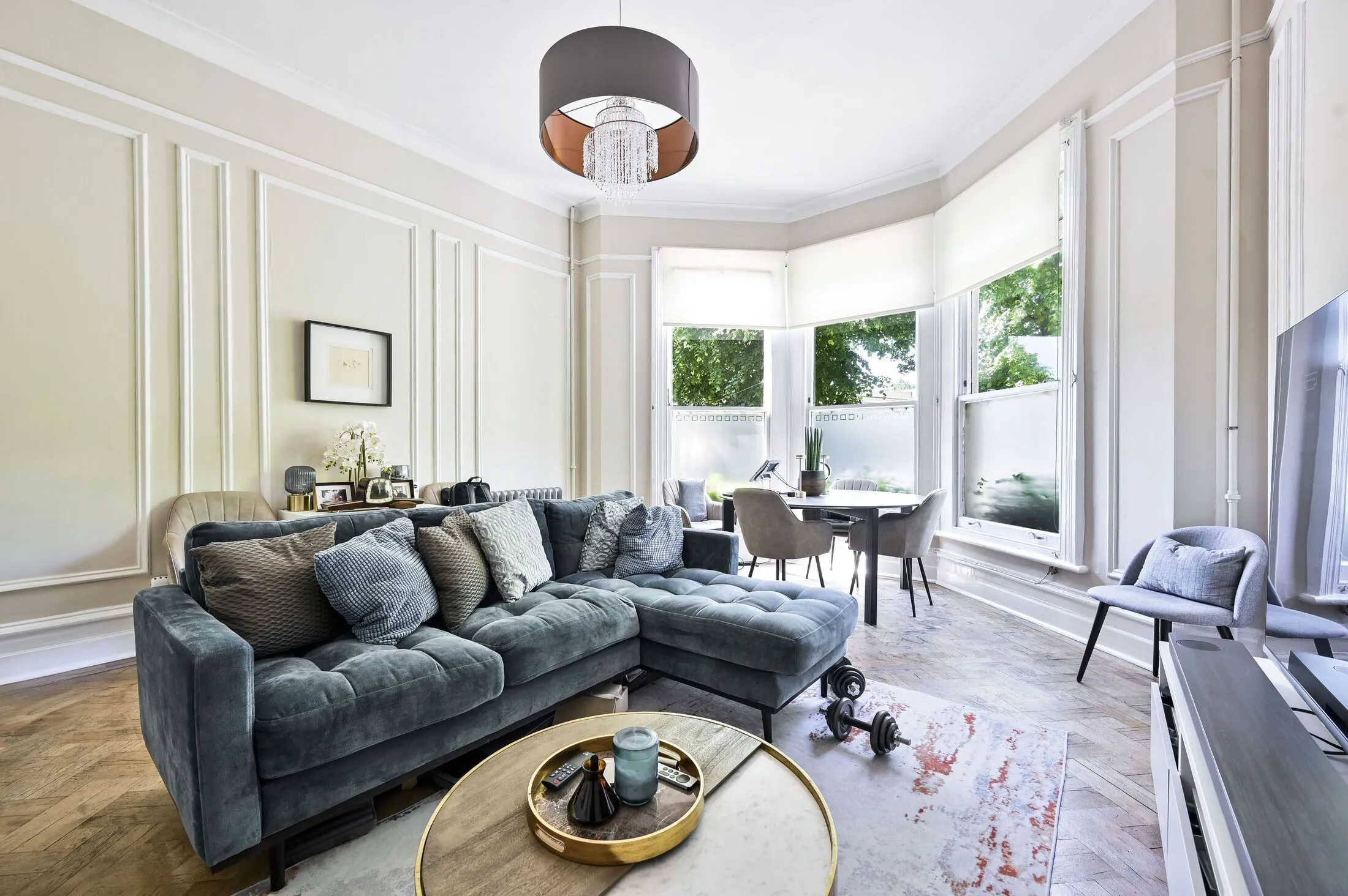 Flat Mapesbury Road in Greater London