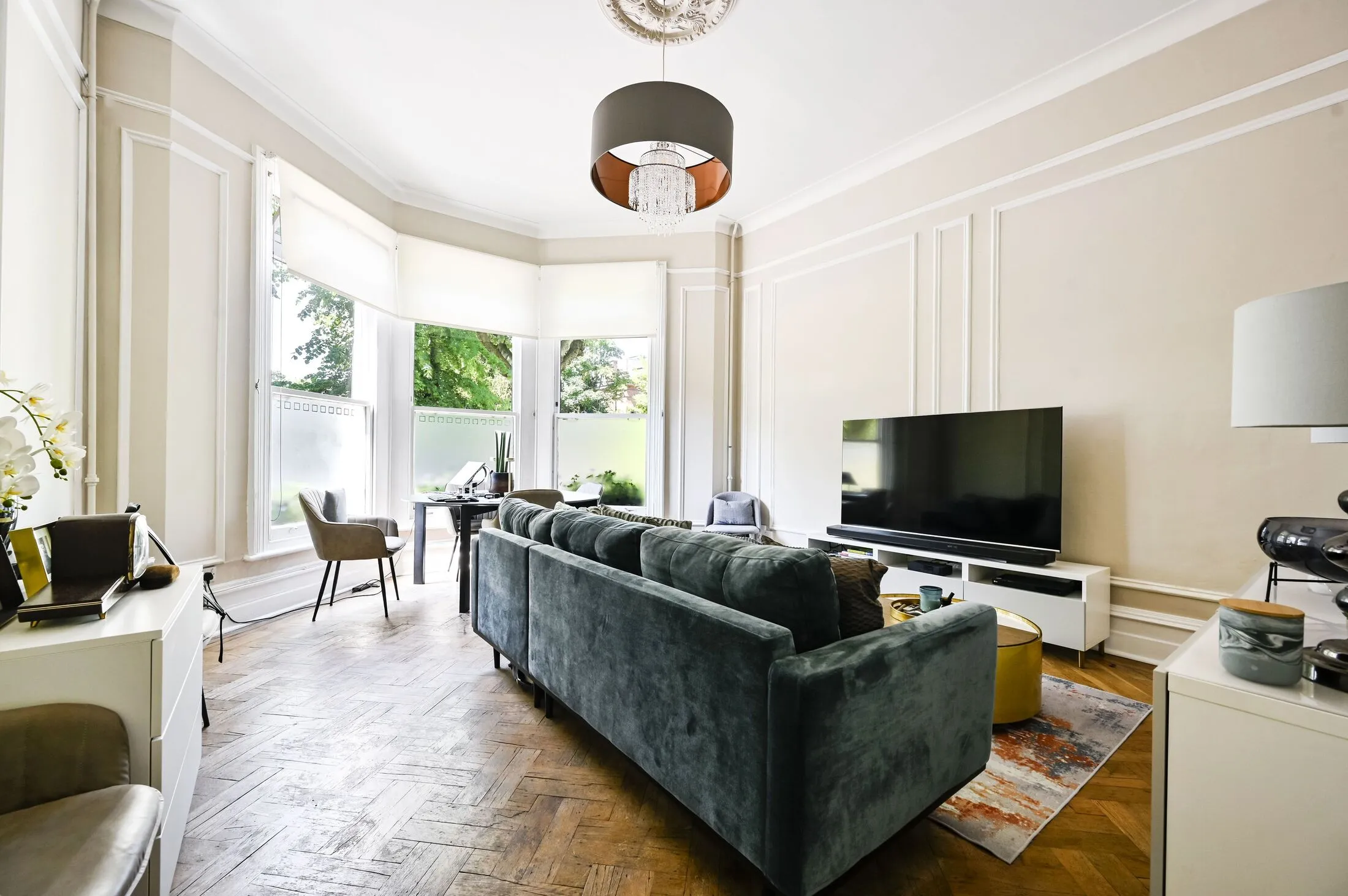 Flat Mapesbury Road in Greater London