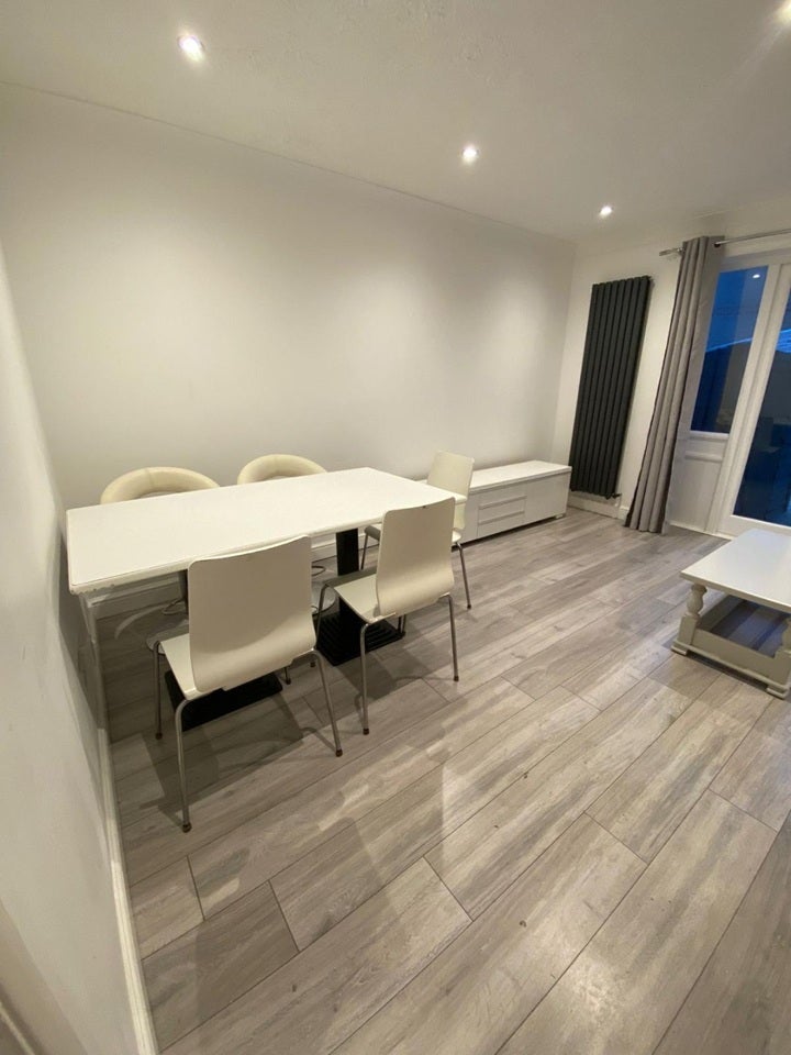 House Oak Crescent in Greater London