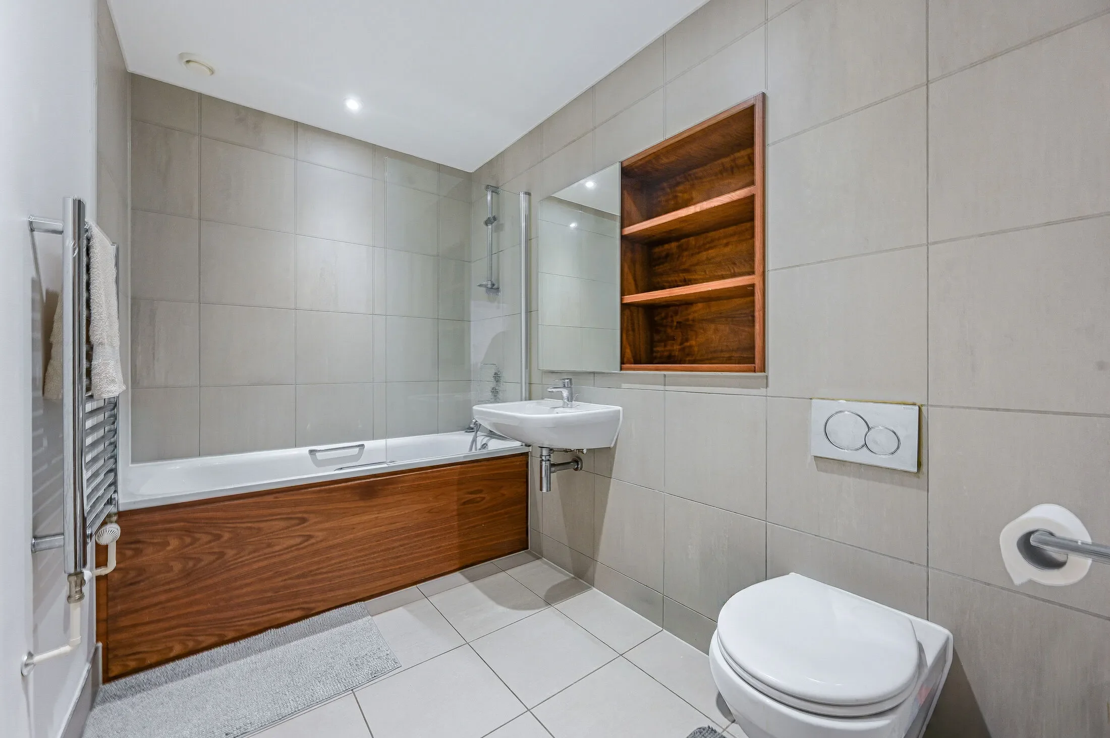 Flat Meadowside in Greater London