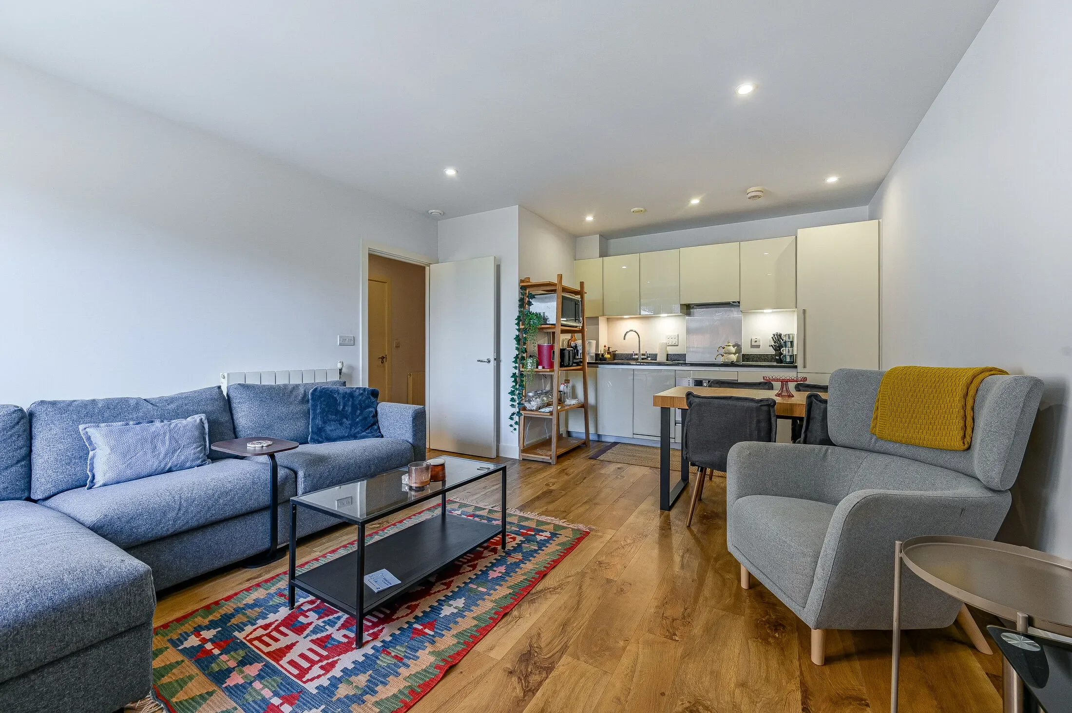 Flat Meadowside in Greater London