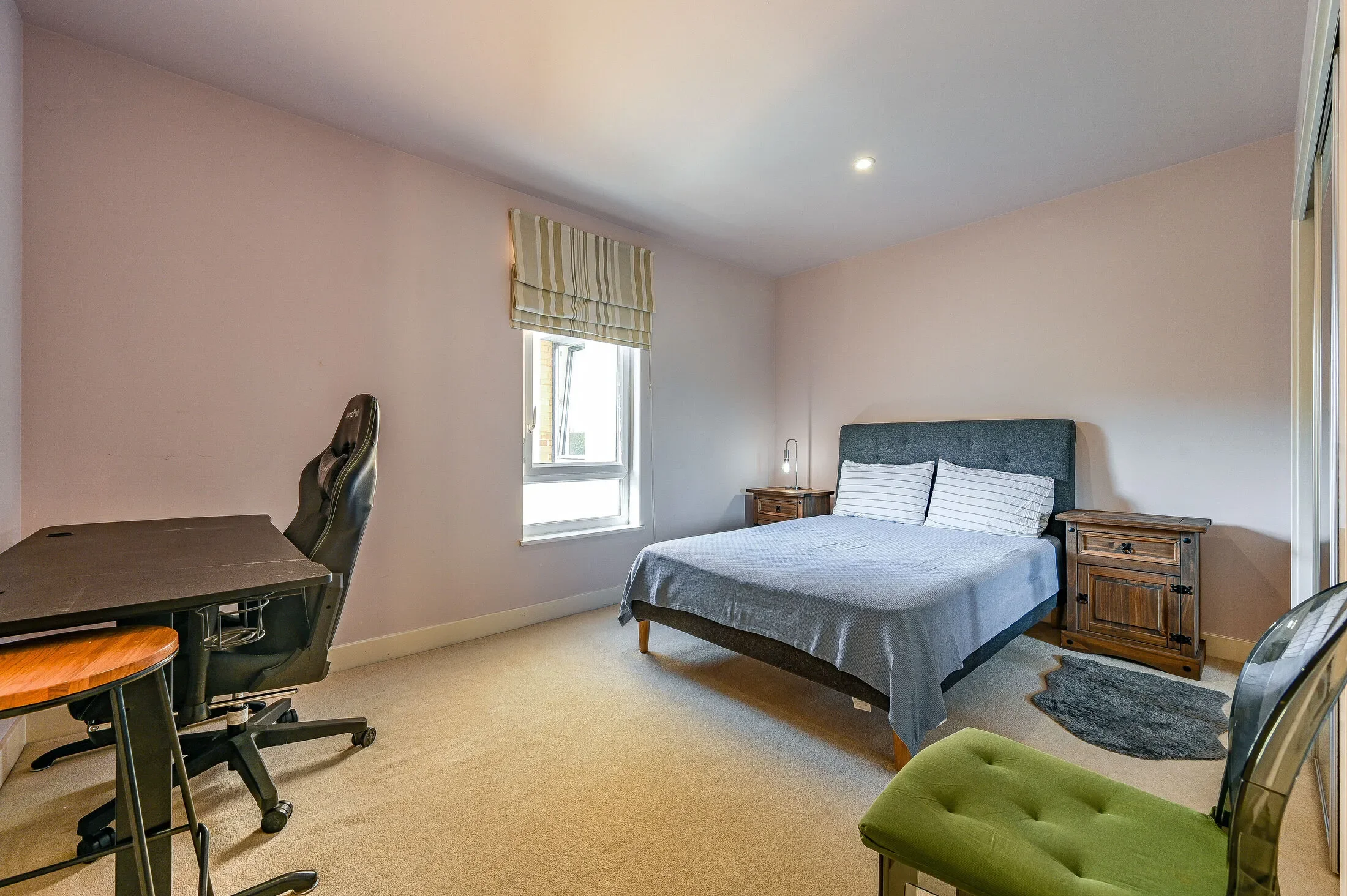 Flat Meadowside in Greater London