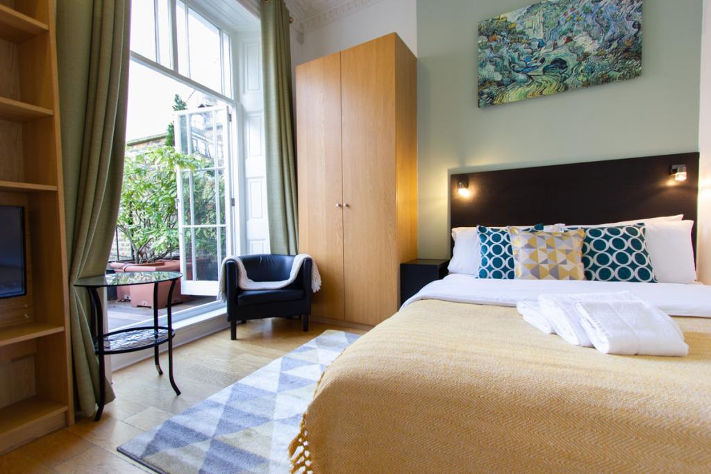 Flat Cartwright Gardens in Greater London