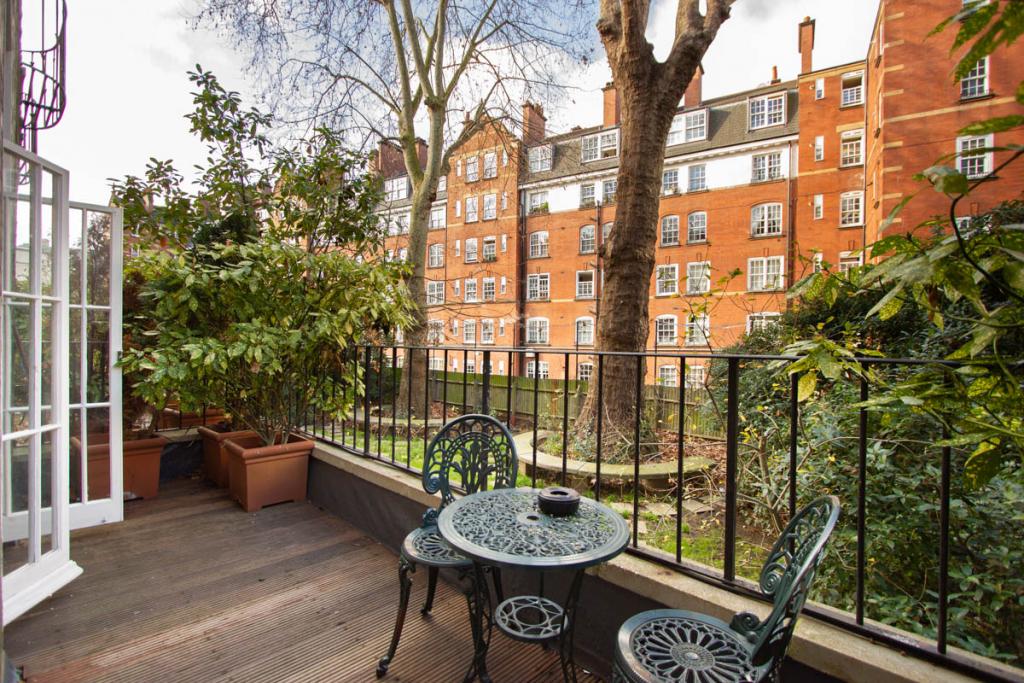 Flat Cartwright Gardens in Greater London