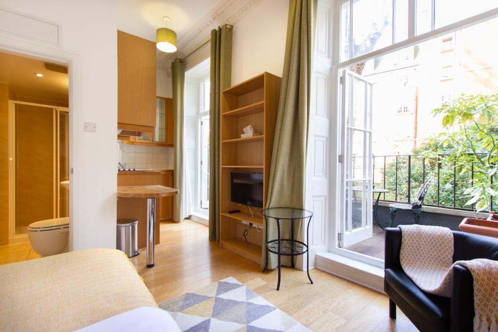 Flat Cartwright Gardens in Greater London