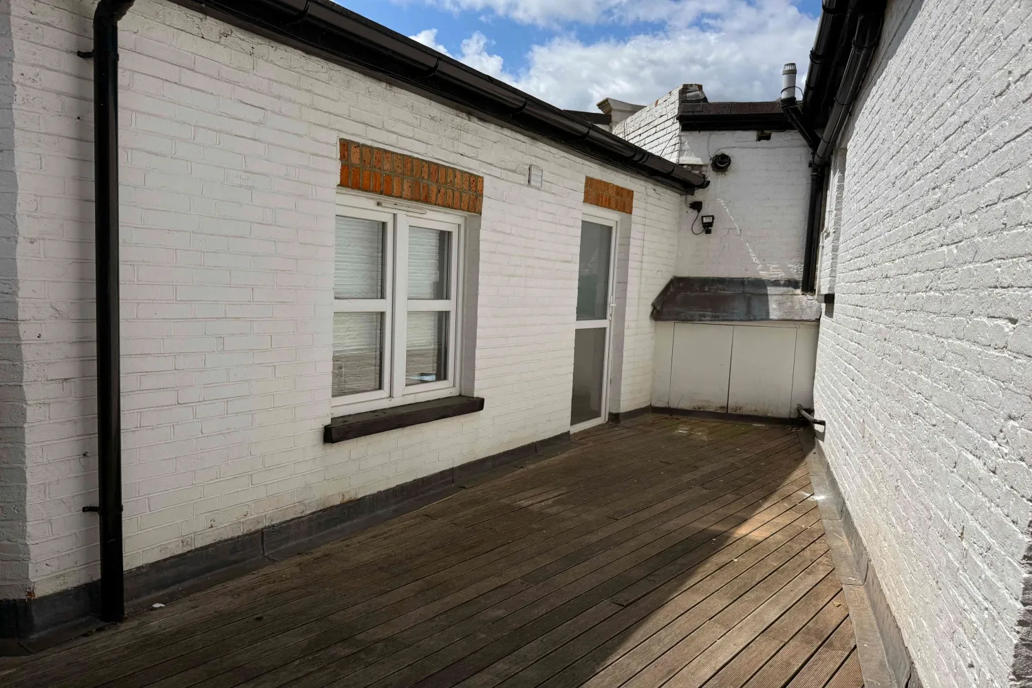 Flat North Street in Mole Valley