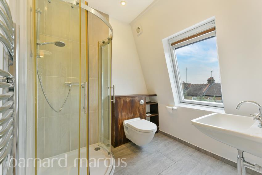 Flat Crabtree Lane in Greater London