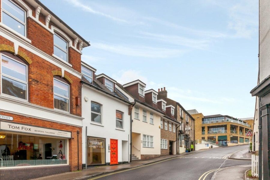 Flat Castle Street in Guildford