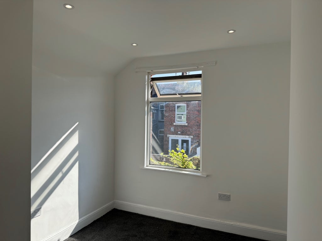 Flat Hawthorne Road in Bootle
