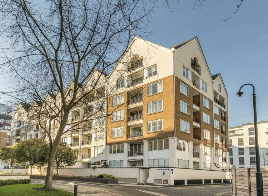 Flat Lots Road in Greater London