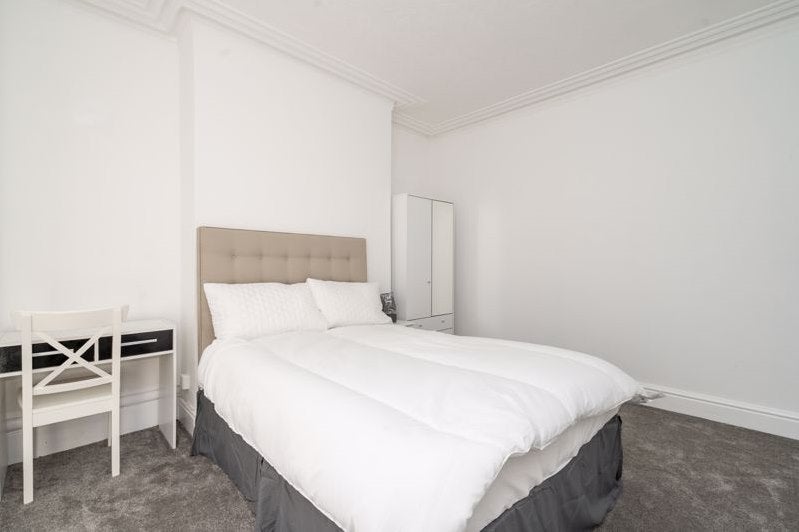 Room Conway Avenue in Bolton