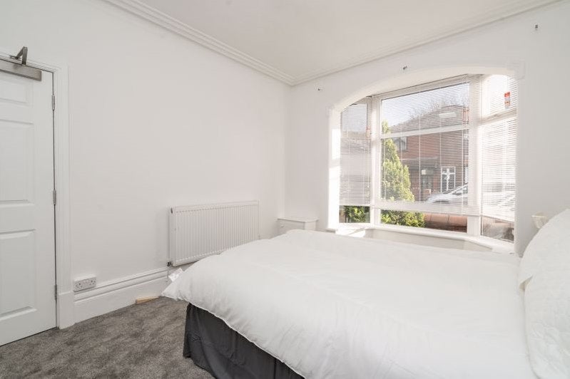Room Conway Avenue in Bolton