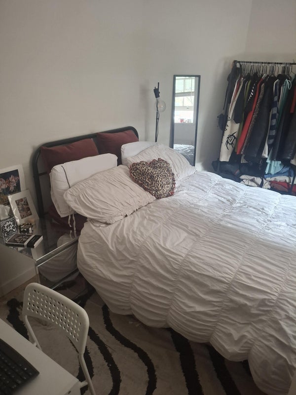 Room Brenthouse Road in Greater London