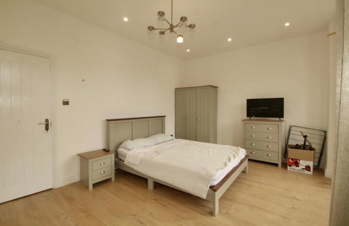 Room Totteridge Road in Greater London
