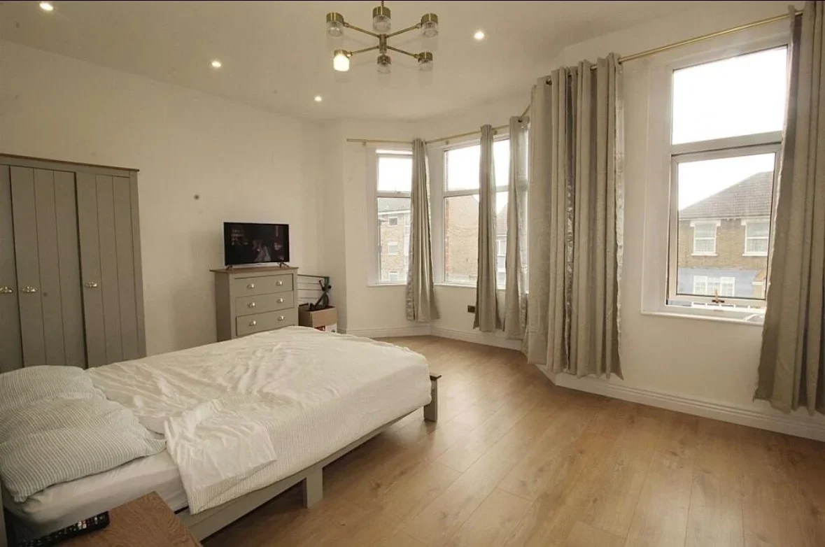 Room Totteridge Road in Greater London