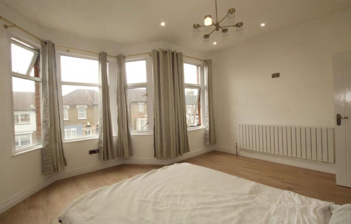 Room Totteridge Road in Greater London