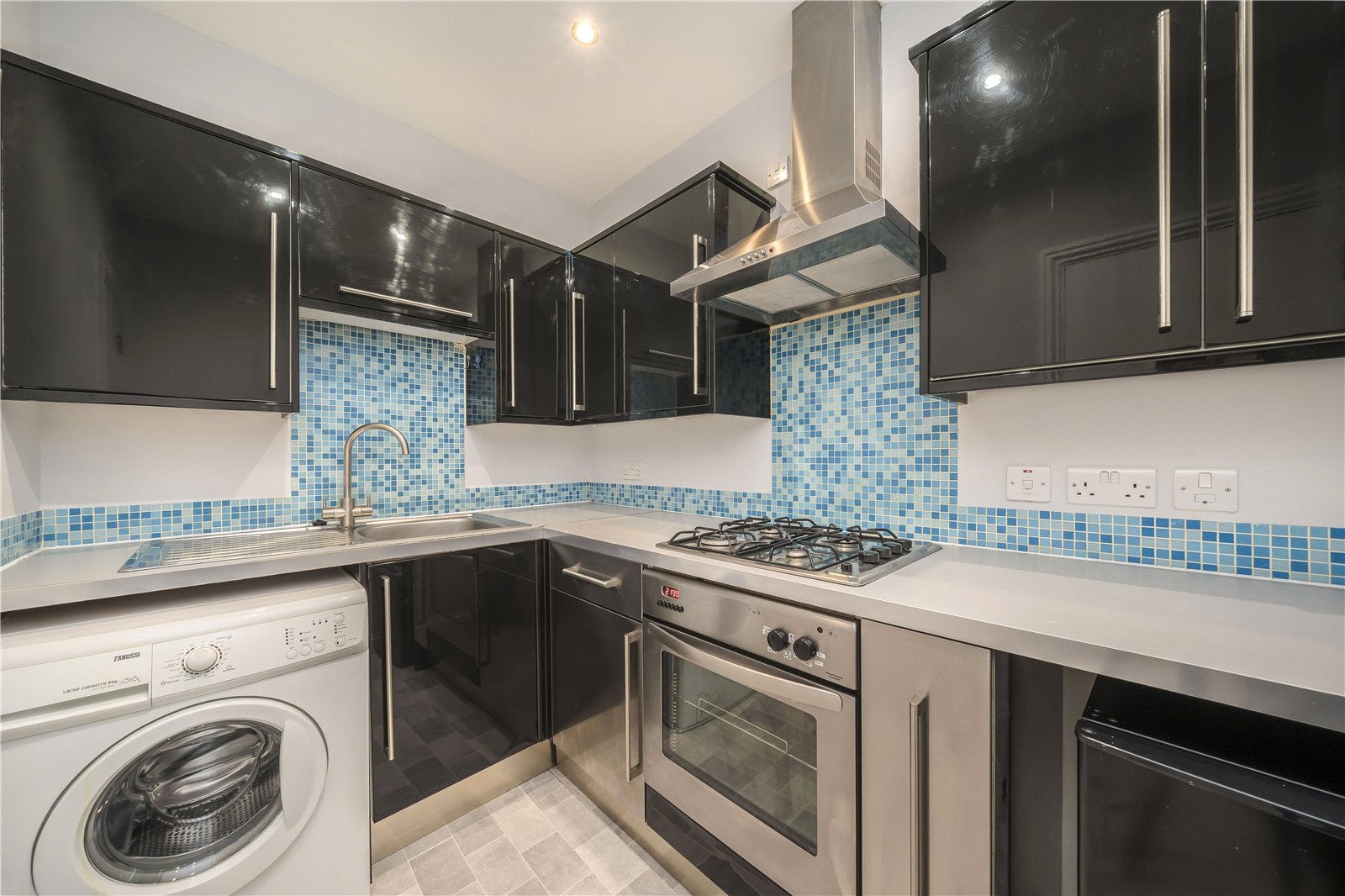 Flat Woolwich Road in Greater London