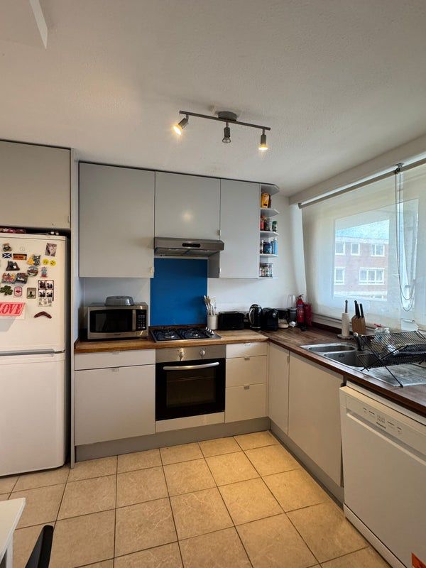 Room Surrey Lane in Greater London