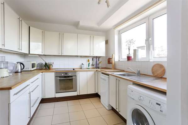 Flat Putney Hill in Greater London