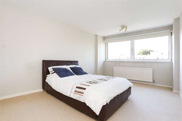 Flat Putney Hill in Greater London