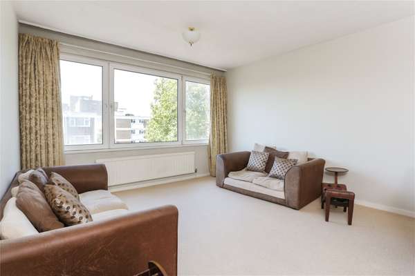Flat Putney Hill in Greater London