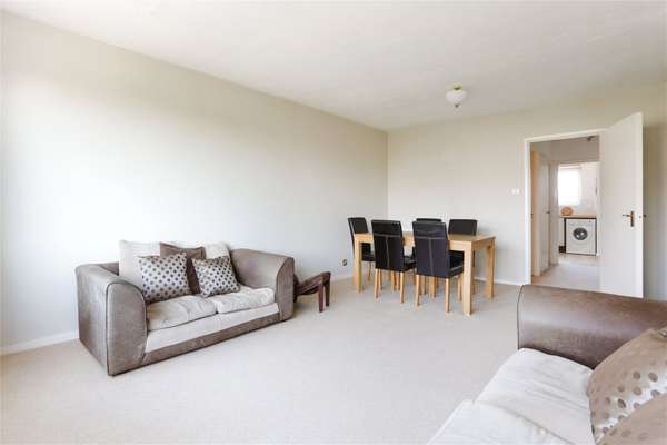 Flat Putney Hill in Greater London