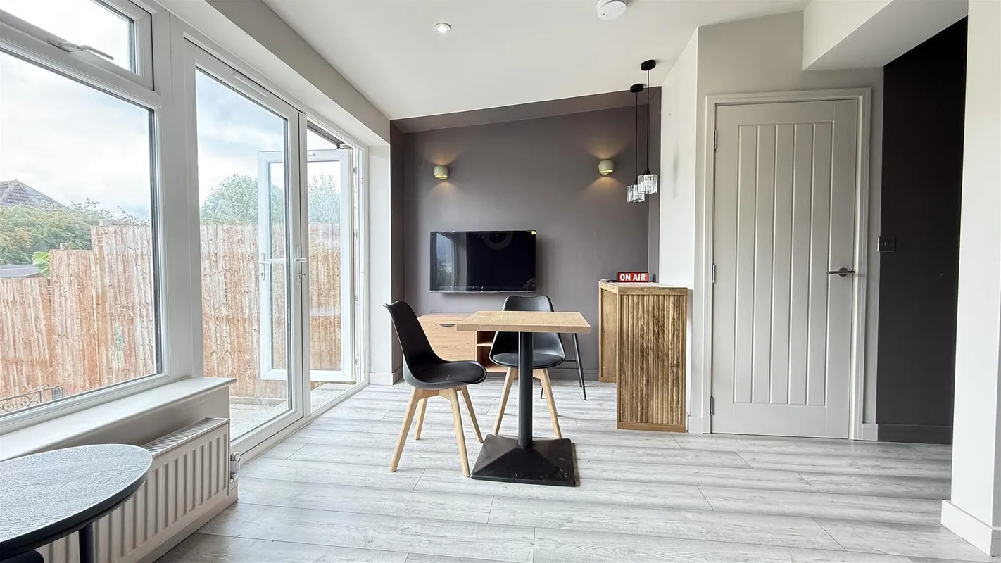 Room Mortimer Road in Bristol