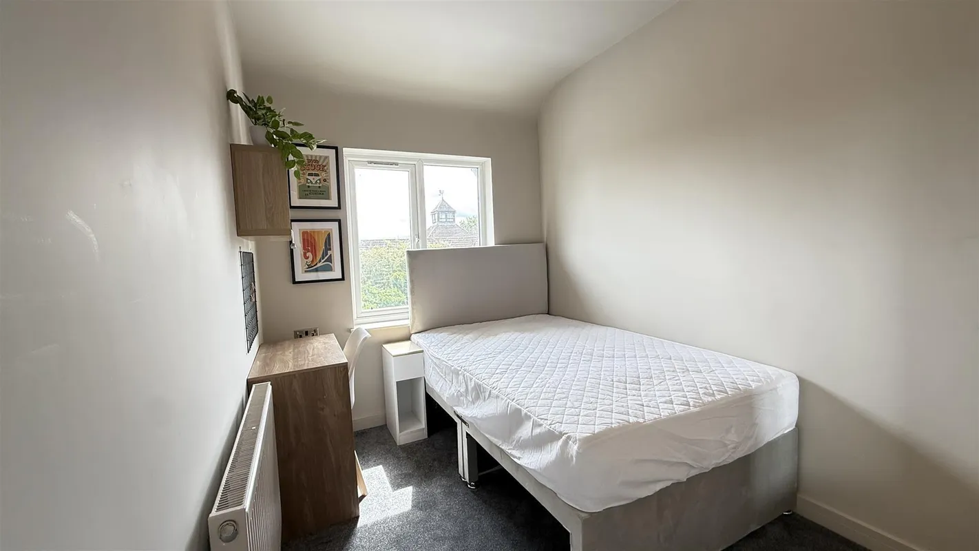 Room Mortimer Road in Bristol