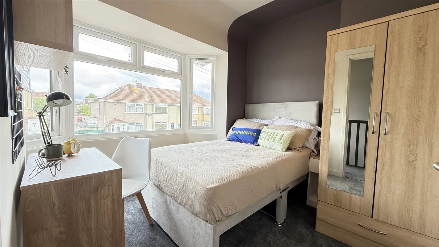 Room Mortimer Road in Bristol