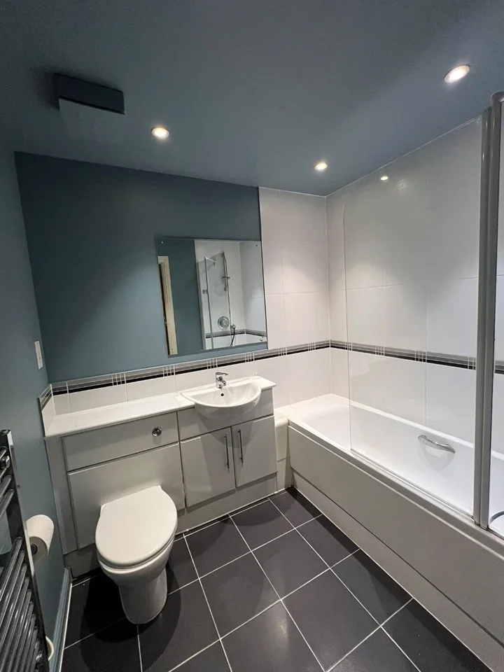 Flat Oldridge Close in Greater London