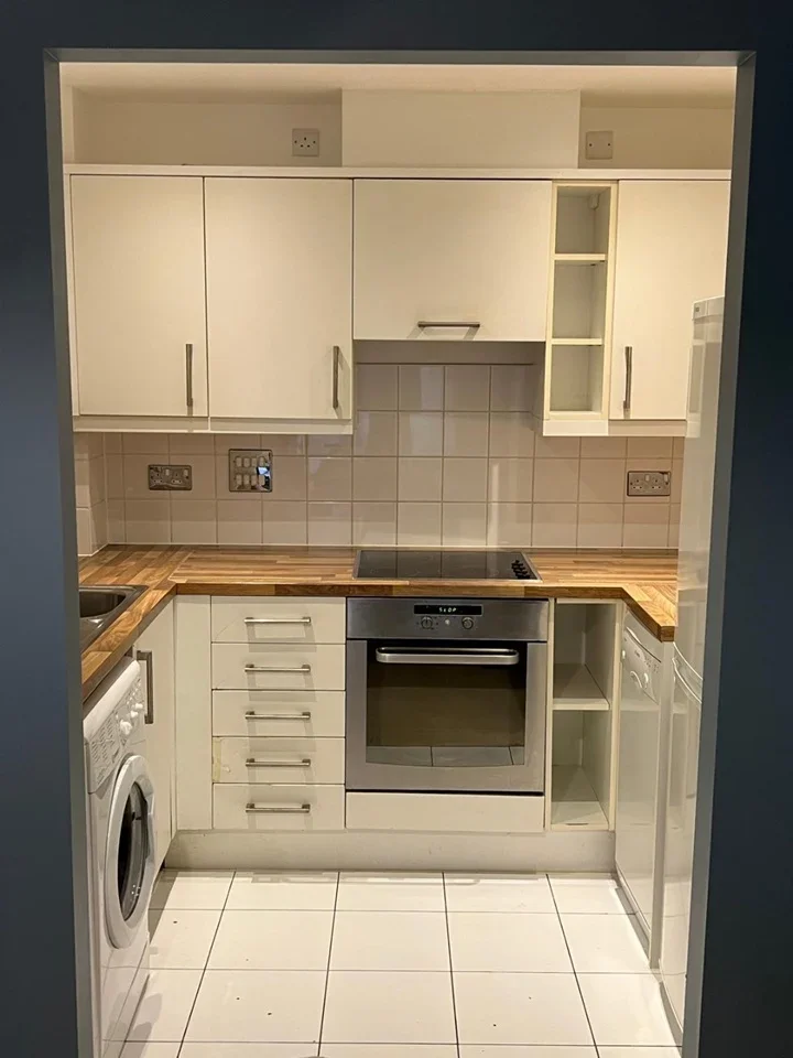 Flat Oldridge Close in Greater London