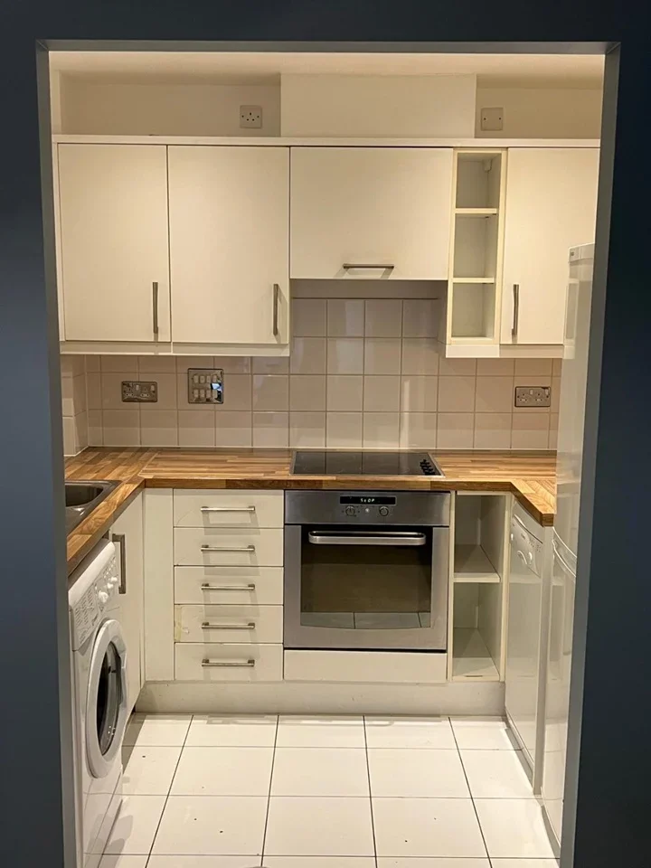 Flat Oldridge Close in Greater London