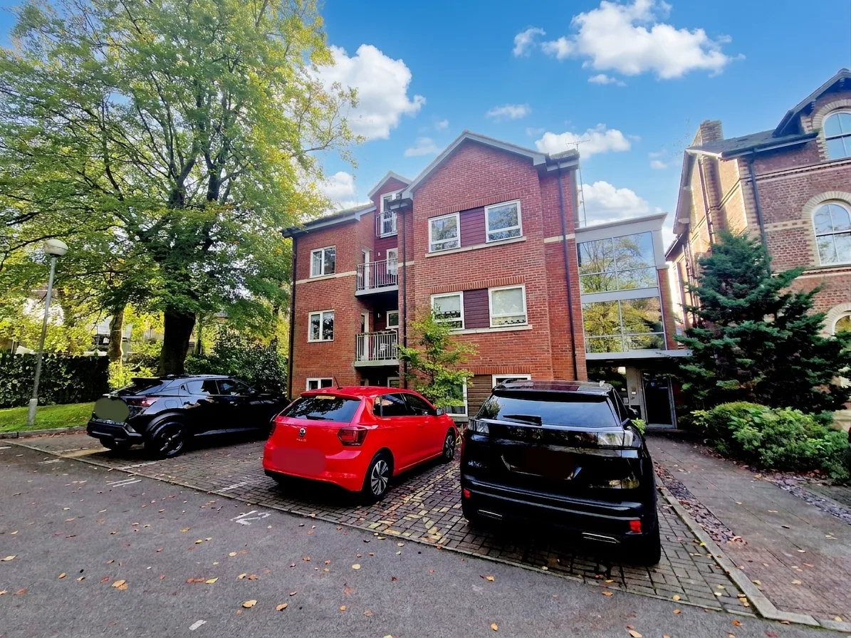 Flat Prestwich Park Road South in Prestwich