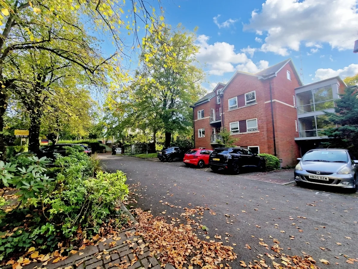 Flat Prestwich Park Road South in Prestwich