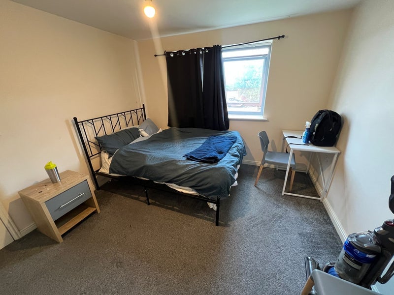 Room Falconwood Way in Manchester