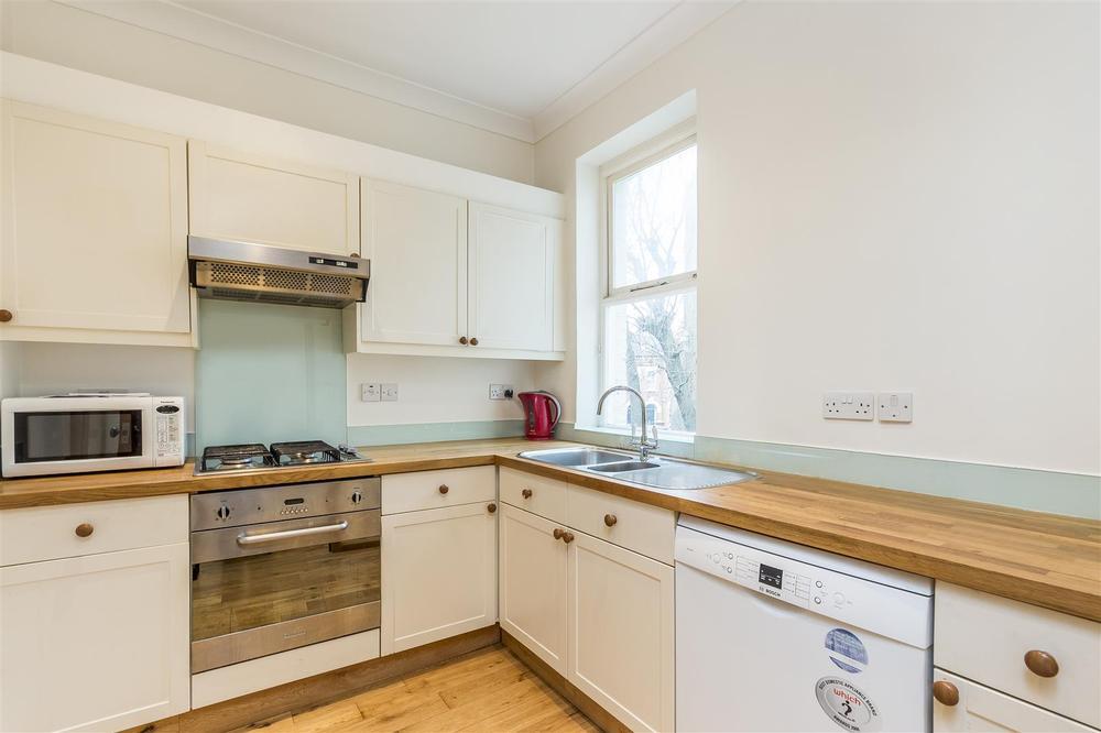 Flat Cleveland Street in Greater London