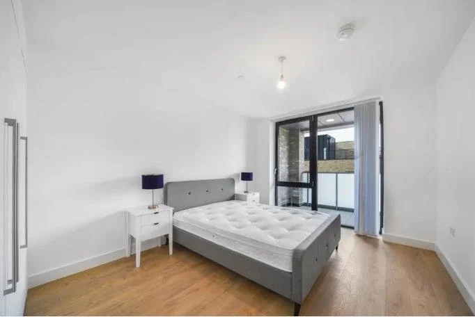Flat Aberfeldy Square in Greater London